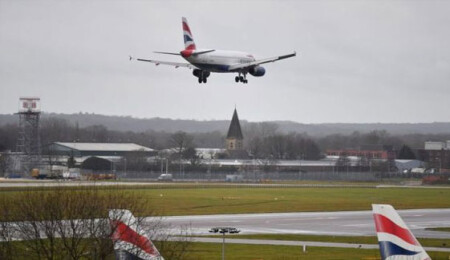 Londra Gatwick Havalimanı'nda uçuşlar yaklaşık 32 saat sonra yeniden başladı