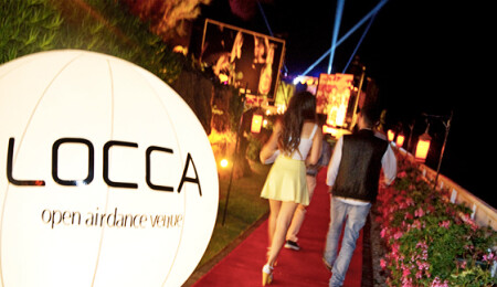 Girne'de faaliyet gösteren The Escape Club ve Ice'ın yöneticileri kahkaha gazı satışından göz altına alındı