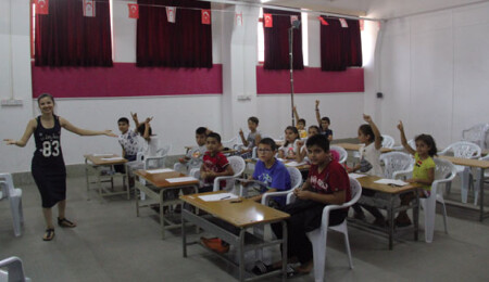 LTBden Surlariçindeki çocuklara yönelik İngilizce kursları için ilk zil çaldı