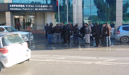 LTB'de arbede! Polis, çalışanları binadan atmaya çalıştı