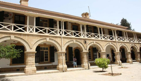 Lefkoşa Barosu Başkanı Arzu İzveren'den mesaj