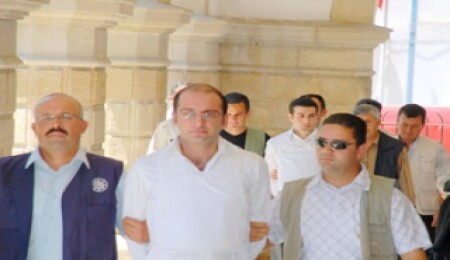 Cinayet duruşmasında kaos