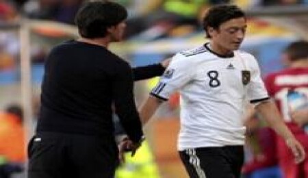 Real Madrid Mesut Özil'in bacaklarını 48 milyon euroya sigortaladı