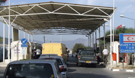 KKTC'den Güney Kıbrıs'a "sınırsız" inşaat malzemesinin geçirildiği iddia edildi