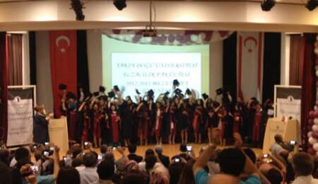 YDÜ Eczacılık Fakültesi mezuniyet töreni gerçekleştirildi