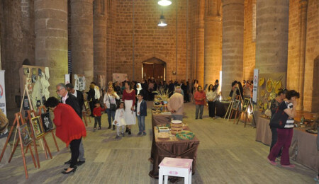 MGA Kadın El Sanatları Atölyesi'nde üretilenler Buğday Camii'nde sergileniyor