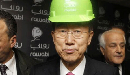 Ban Ki Moon'a Gazze'de taş ve ayakkabılı protesto!