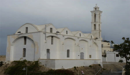 Bakımsızlıktan dökülüyor