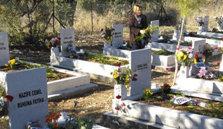 Siligu Mezarlığı'ndaki Kıbrıslı Türklerin türbeleri yaptırıldı