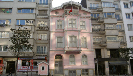 Near East Bank'ın Türkiye temsilciliği için hazırlıkları son aşamada