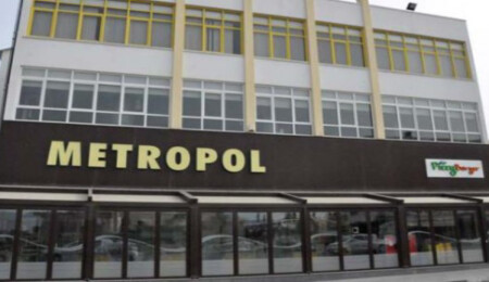 Knife Attack at Metropol Supermarket Leaves Two Injured