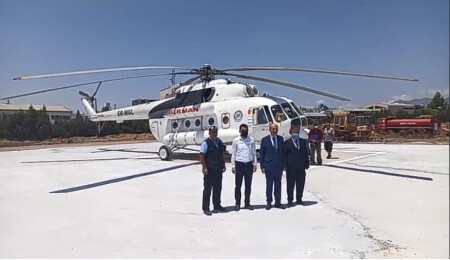 Tatar, Oğuz ve Pilli, yangın helikopterinde inceleme yapıyor