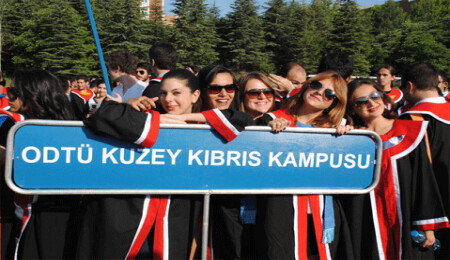 ODTÜ Kuzey Kıbrıs Kampusu mezunları diplomalarını aldı
