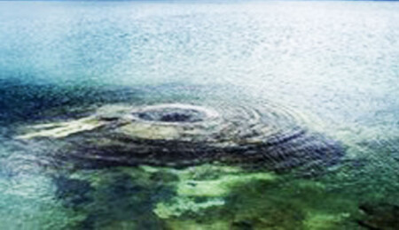 Okyanusta tek parça dev volkan