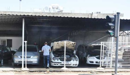 Ortaköy'de araç yangını; iki araç kullanılmaz hale geldi...