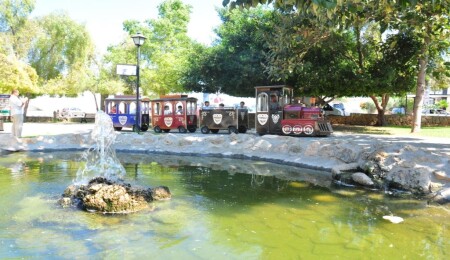 Girne Belediyesi, Barış Parkı’na yeni oyun gurupları kurdu