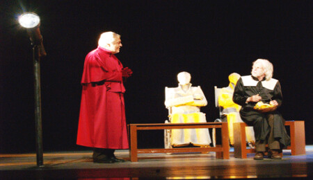 Rutkay Aziz ile Taner Barlas'ın "Adalet, Sizsiniz" oyunu ayakta alkışlandı