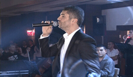 Yurtdışı yasağı bulunan Özcan Deniz, KKTC'de konser verebiliyor