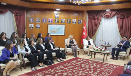 Özgürgün kadın bürokratları kabul etti