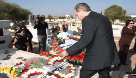 Özker Özgür, ölüm yıldönümünde mezarı başında anıldı