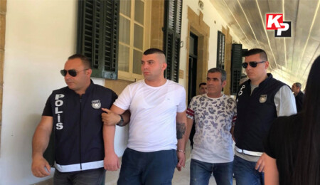 Paketçi kılığında gece kulübüne girip, gece kulübünün sahibini darp etti