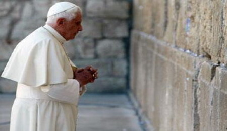 Papa Francis, eski papa için dua istedi: 16. Benedict çok hasta