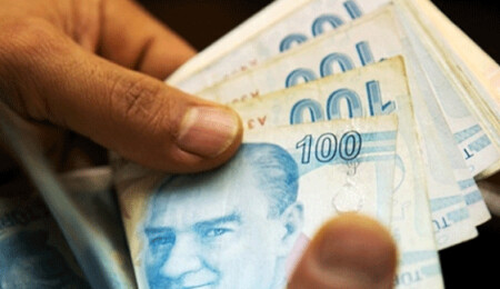 Müşteriden aldığı 2 bin 300 TL'yi cebine attı