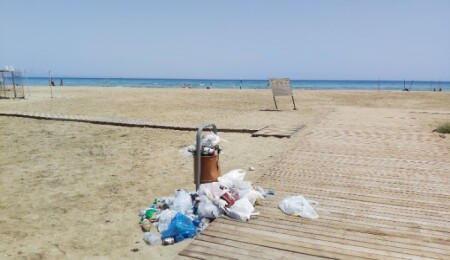 Mağusa’da, Uluslararası Kıyı Temizleme Günü etkinliği yapılıyor