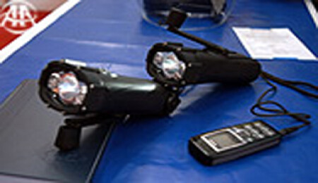 Telefon şarj eden pilsiz el feneri