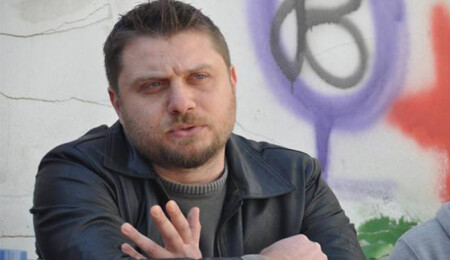 Refikoğlu: "Gazimağusa'da kumsala 'izinsiz ve ansızın' bar, oturma grubu yapıyorlar"