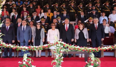 Lefkoşa'da dr. Fazıl Küçük Bulvarı'nda resmi geçit töreni yapıldı