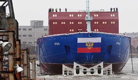 Rusya, yeni nükleer buzkıran gemisi Ural'ı suya indirdi