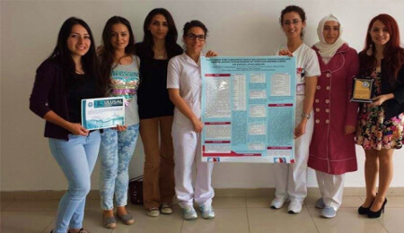 YDÜ Sağlık Bilimleri Fakültesi Hemşirelik Bölümü öğrencileri kongreden ödül ile döndü