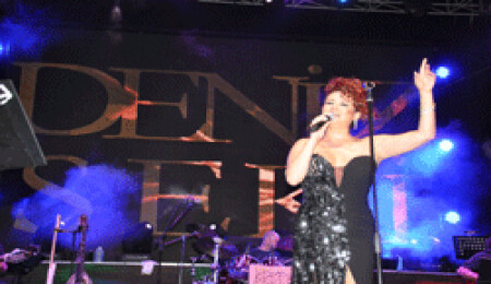 Deniz Seki’nin verdiği konsere şehitler damgasını vurdu