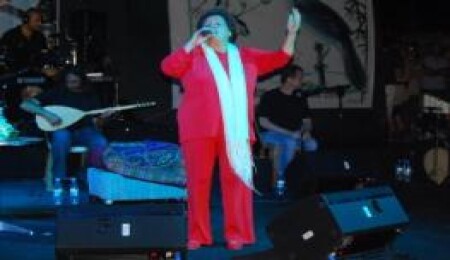 Yeniboğaziçi Pulya Festivali'nde dün akşam Selda Bağcan konser verdi