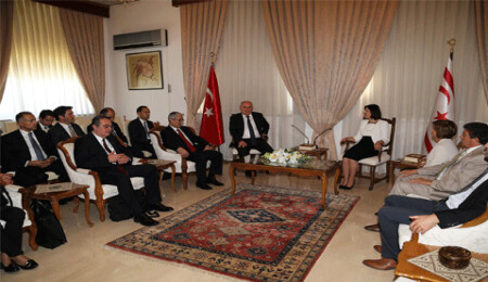 Sinirlioğlu, Siber'i ziyaretinin ardından adadan ayrıldı