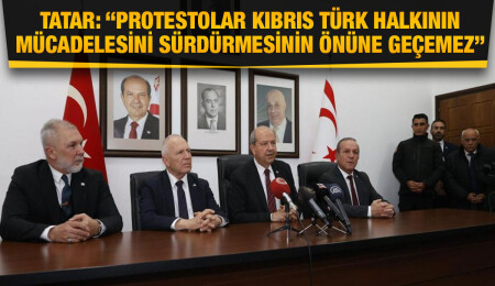 Cumhurbaşkanı Ersin Tatar'a ülkeye dönüşünde destek gösterisi