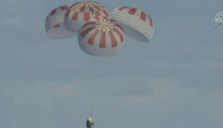 SpaceX Dragon: ABD'nin astronot taşıyacak ticari uzay kapsülü dünyaya döndü