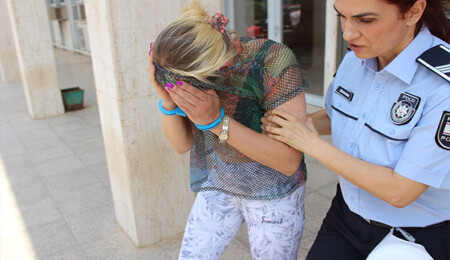 Süpermarket park yerinde baygın halde bulundular