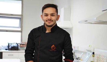 Tarif yarışmasında dereceye giren Doğukan Furkan Abacı UKÜ'de öğrenim hayatına başladı