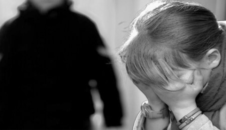 Öz kızına 4 yıl boyunca tecavüz etti!