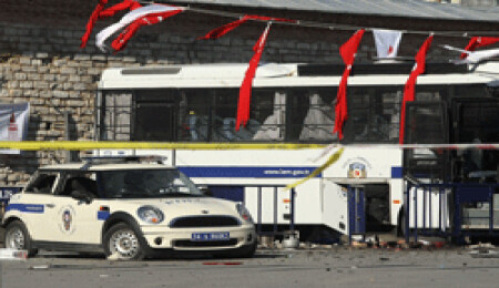 Taksim'de intihar saldırısı: 1'i Kıbrıslı Türk, 32 yaralı