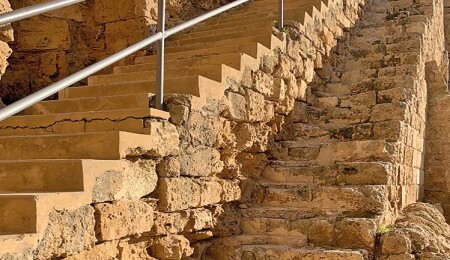 Zamana direnen eserler korunamıyor!