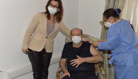 Ersin Tatar ikinci doz aşıyı yaptırdı