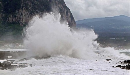 Super Typhoon Hits Philippines as Thousands Evacuate