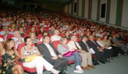 8. Kıbrıs Tiyatro Festivali, "Tek Kişilik Şehir" oyunu ile başladı