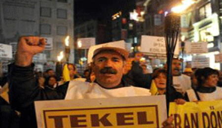 TEKEL işçilerinden İstanbul'da meşaleli eylem