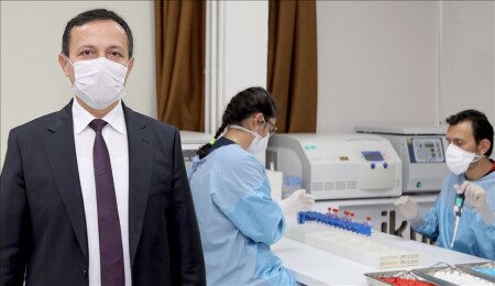 ERÜ'de koronavirüs aşı adayının faz-2 çalışmalarında ilk doz gönüllülere uygulanmaya başlandı