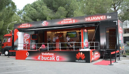 Türkiye'yi dolaşan Vodafone "4 bucak G" tırının KKTC turu devam ediyor