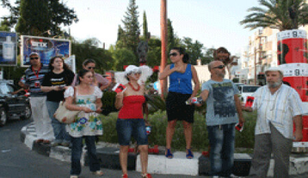 Kıbrıs Tiyatro Festivali, dün akşam Dereboyu&#8217;nda şölenle tanıtıldı